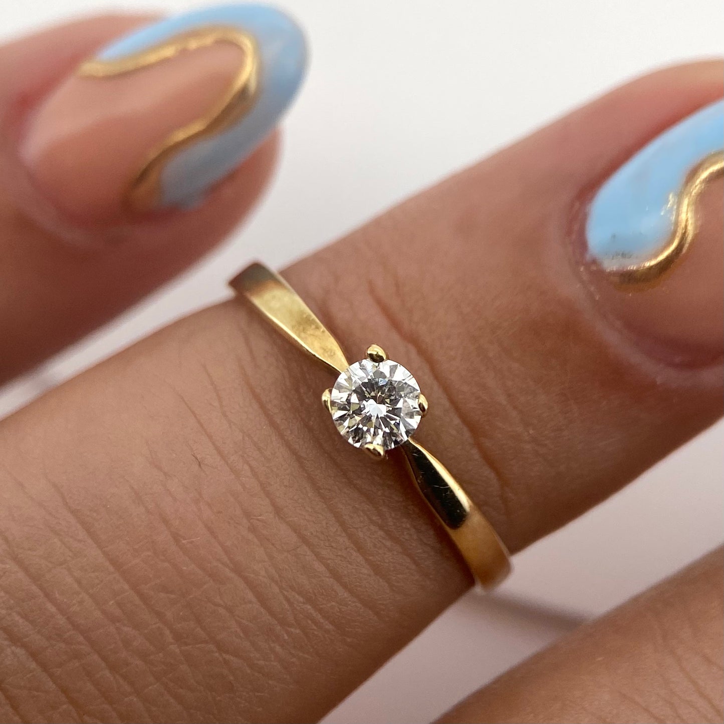 Anillo de compromiso en oro