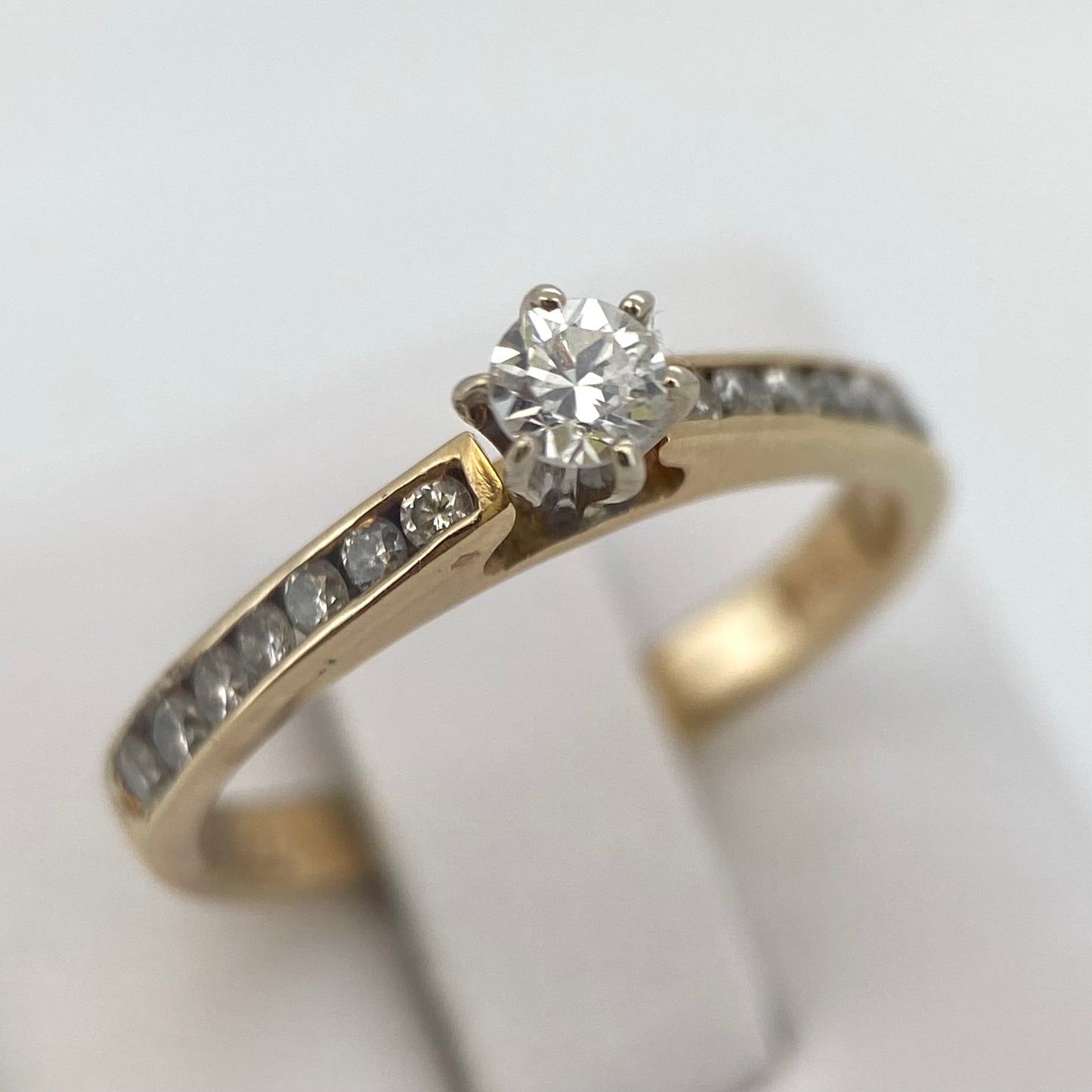 Anillo de compromiso en oro
