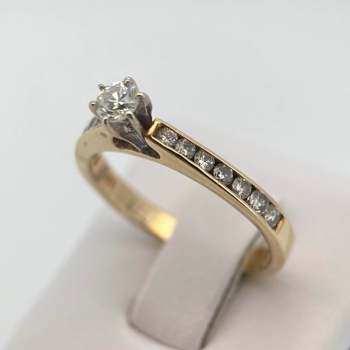 Anillo de compromiso en oro