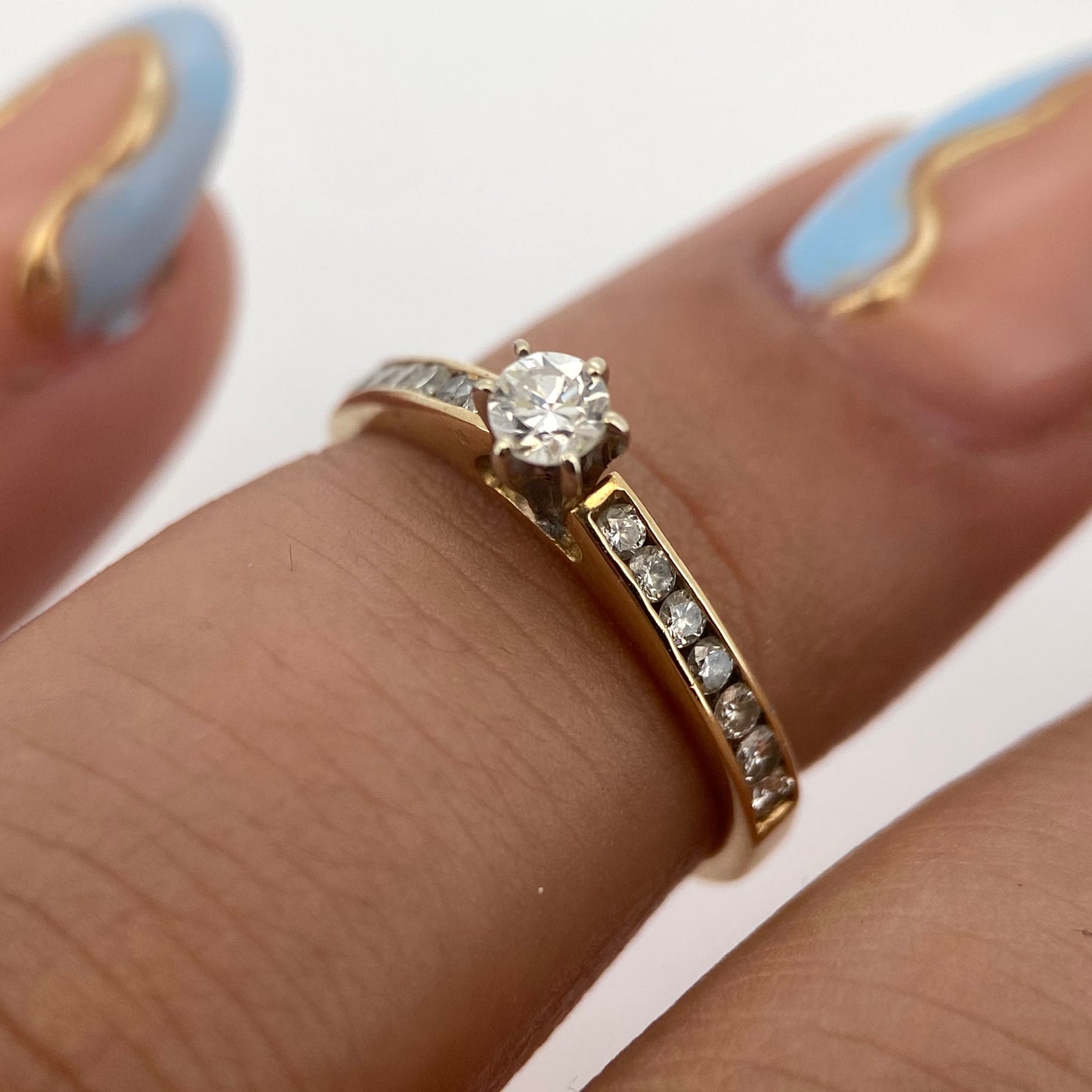 Anillo de compromiso en oro