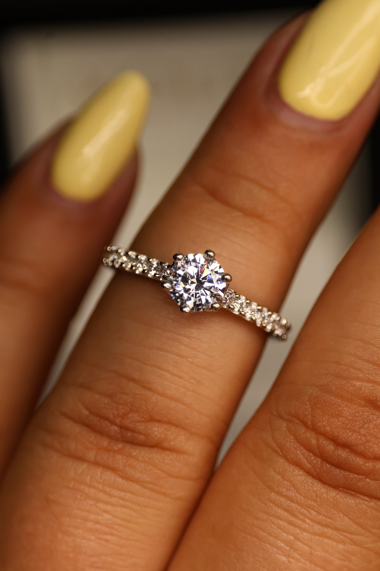 Anillo en Oro Blanco 14k con Circonias Mod.15906