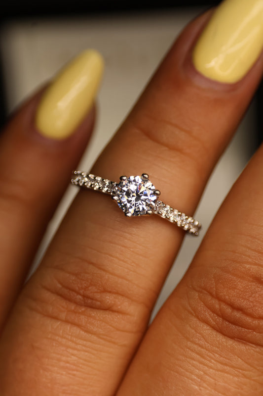 Anillo en Oro Blanco 14k con Circonias Mod.15906