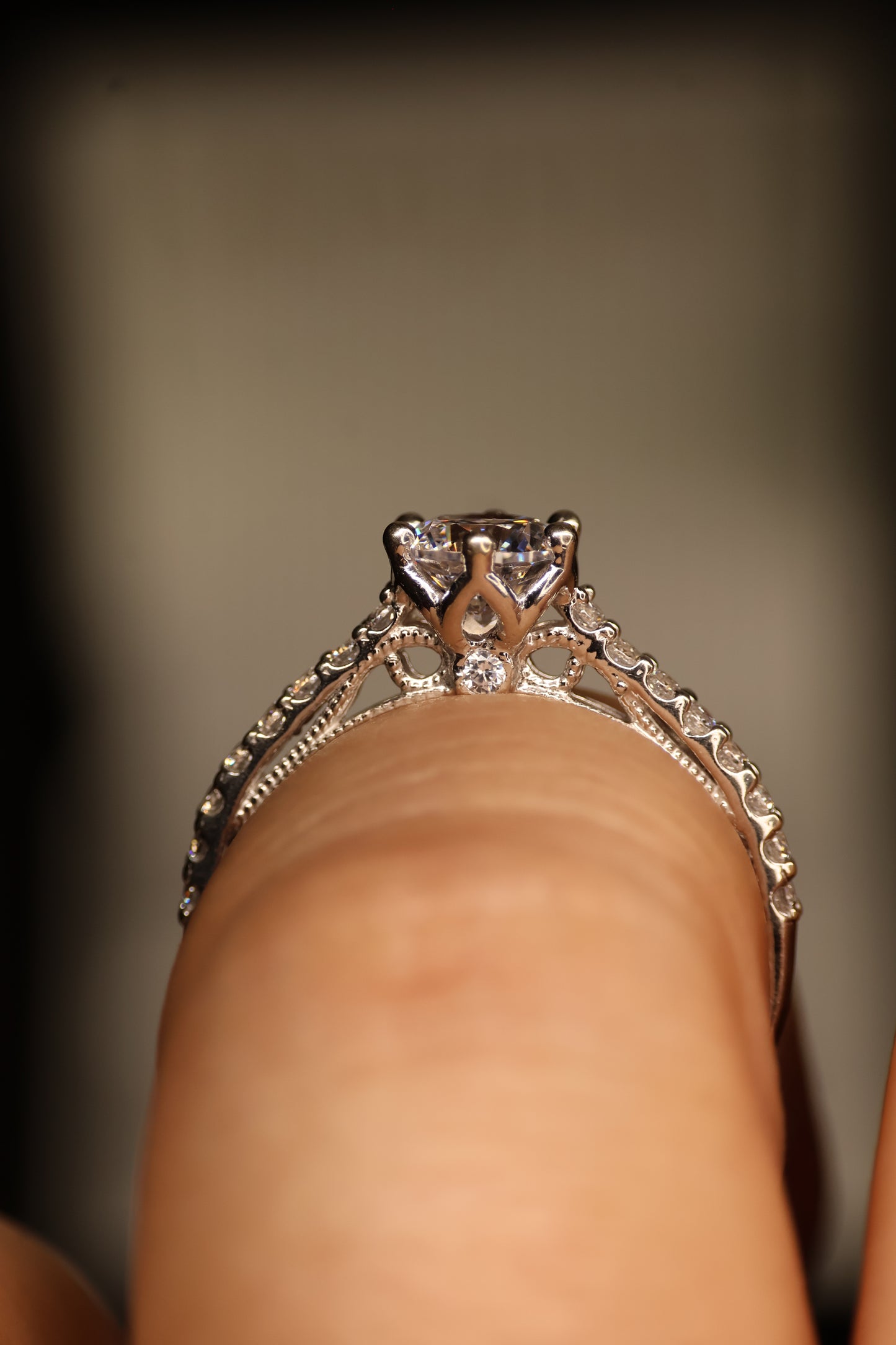 Anillo en Oro Blanco 14k con Circonias Mod.15906