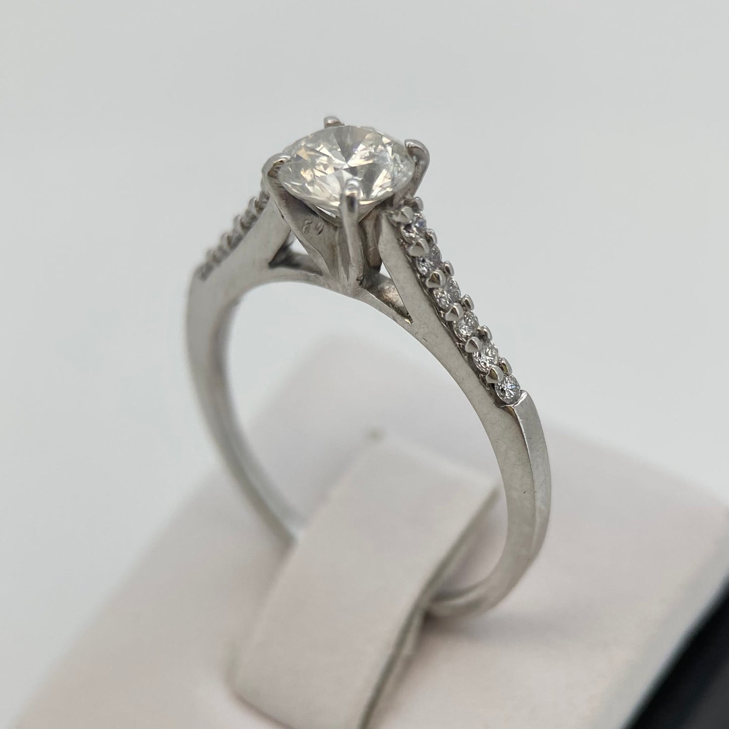Anillo de compromiso en oro