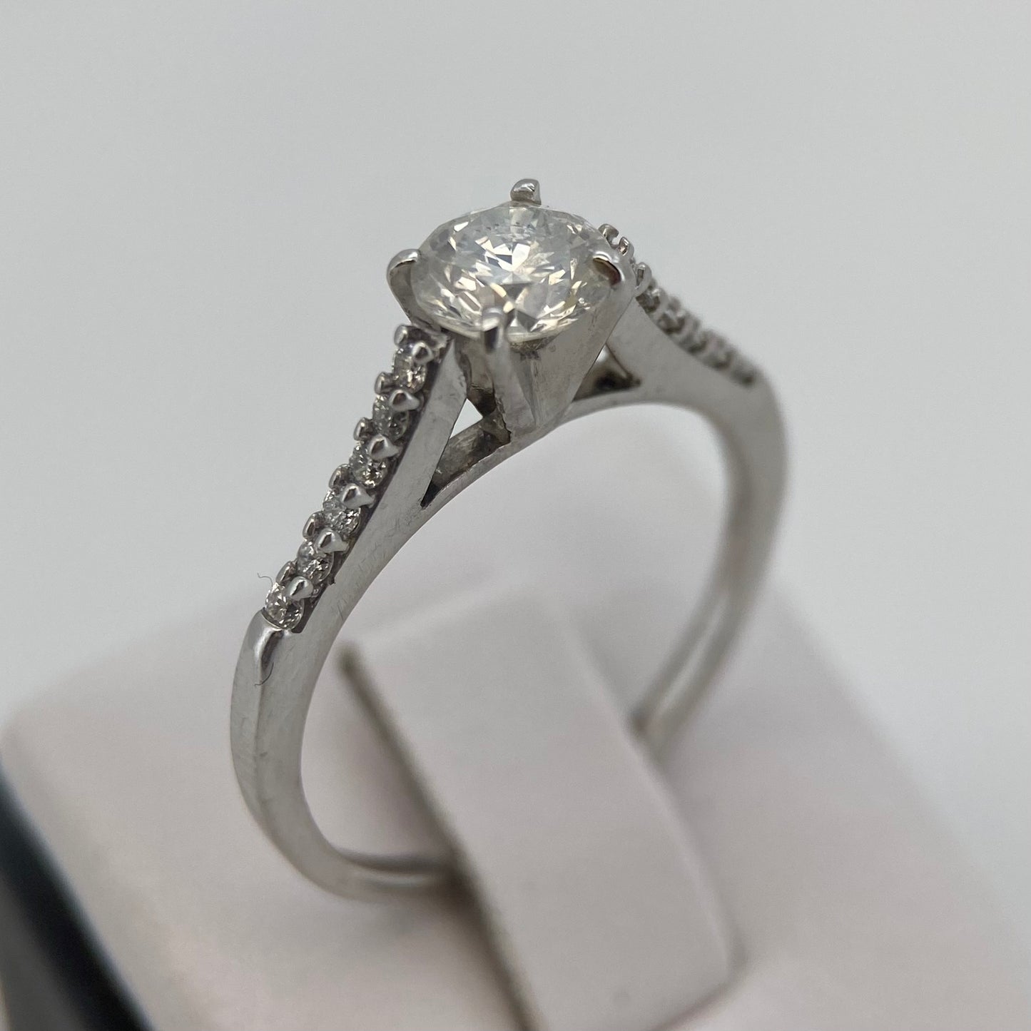 Anillo de compromiso en oro