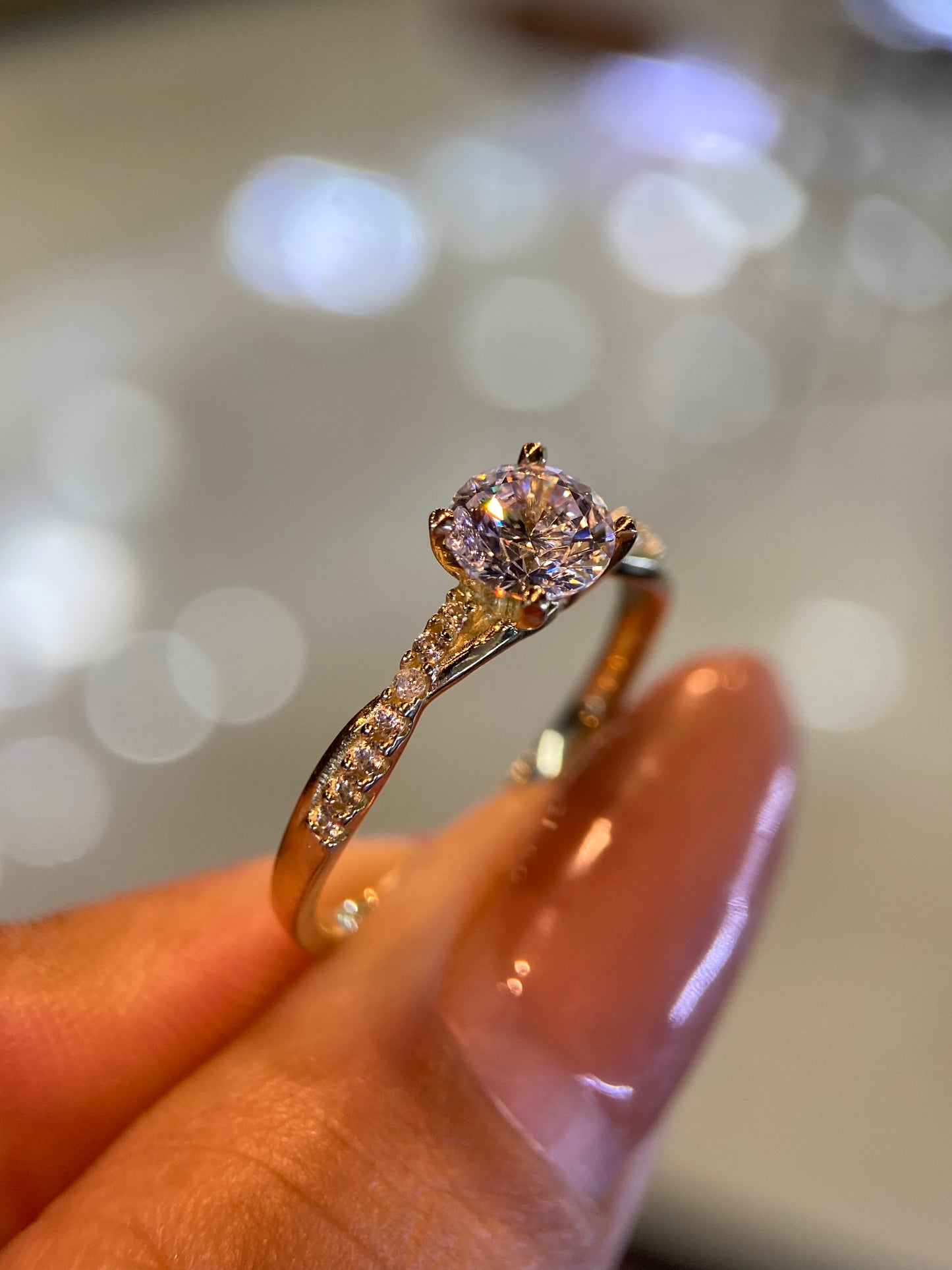 Anillo de compromiso en oro