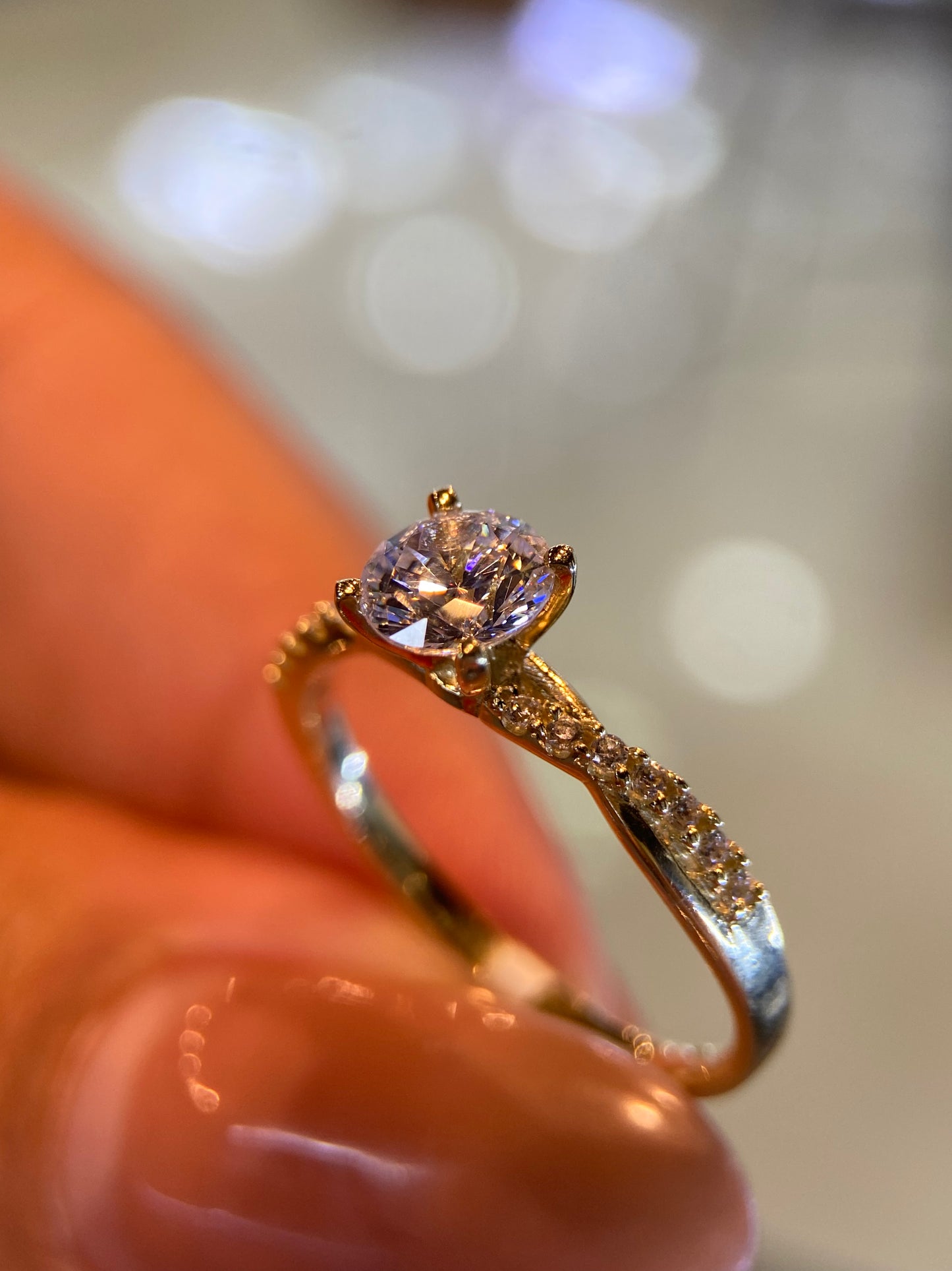 Anillo de compromiso en oro