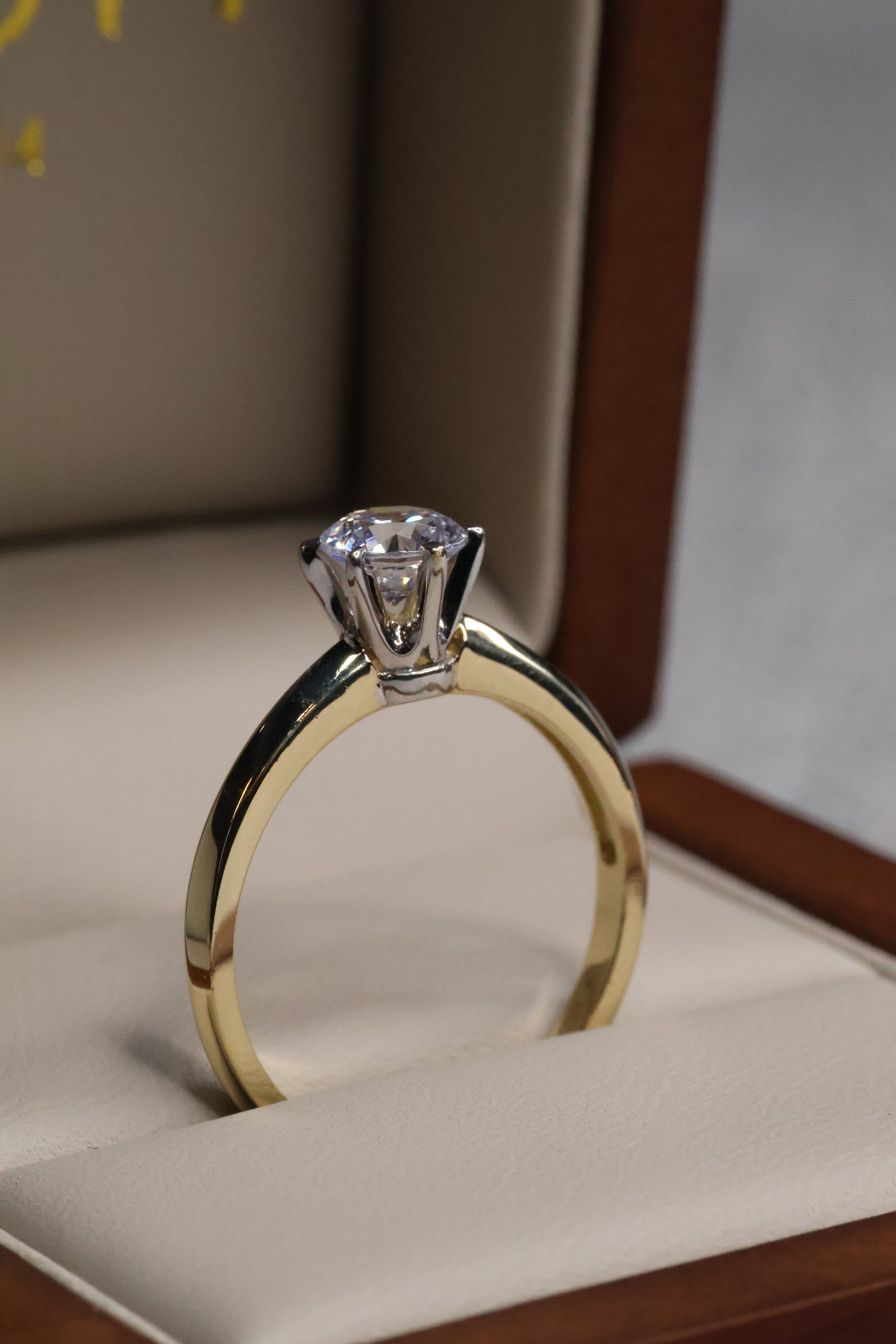 Anillo en Oro Amarillo 14k en Circonia Mod.16085