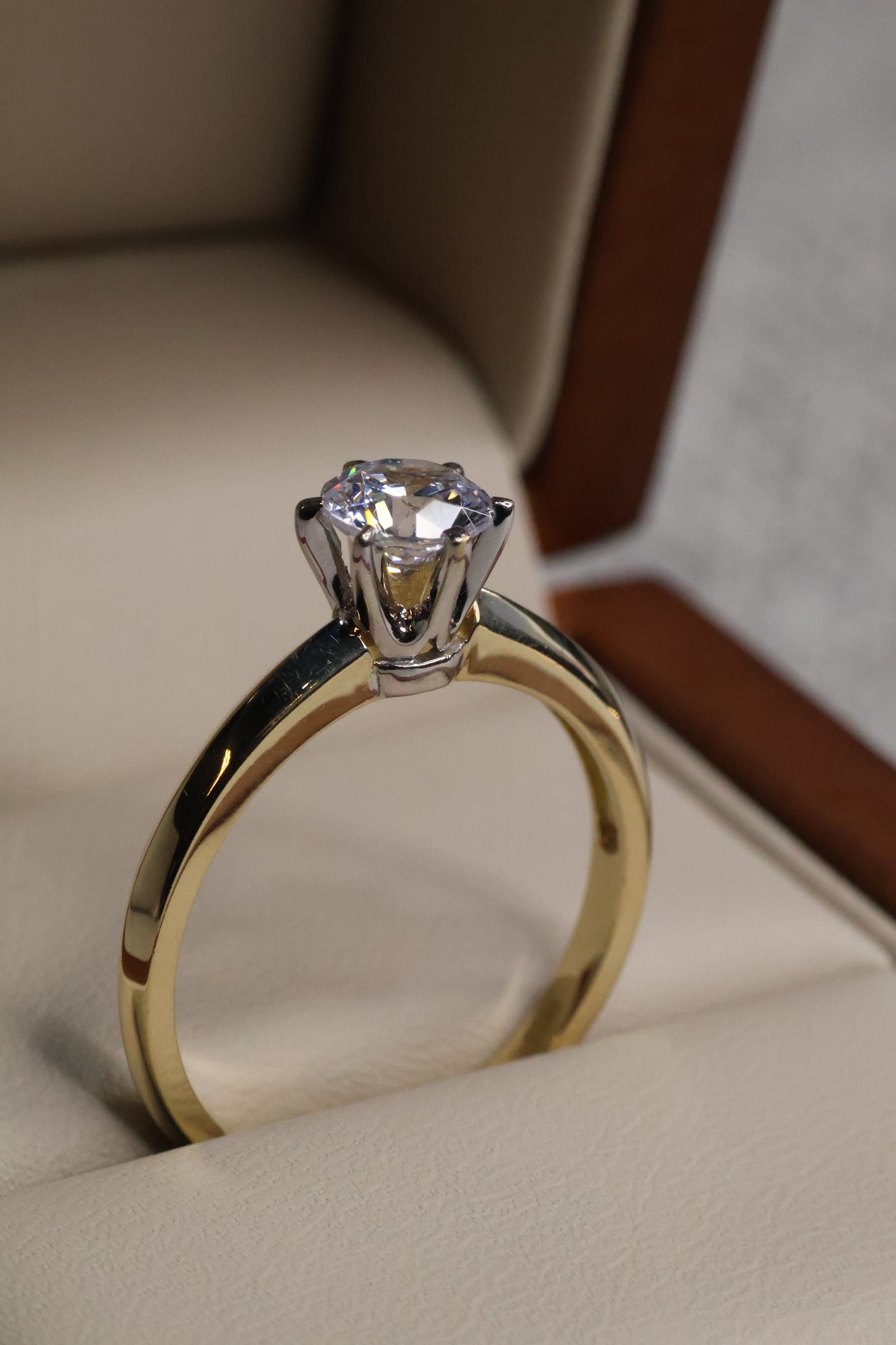 Anillo en Oro Amarillo 14k en Circonia Mod.16085