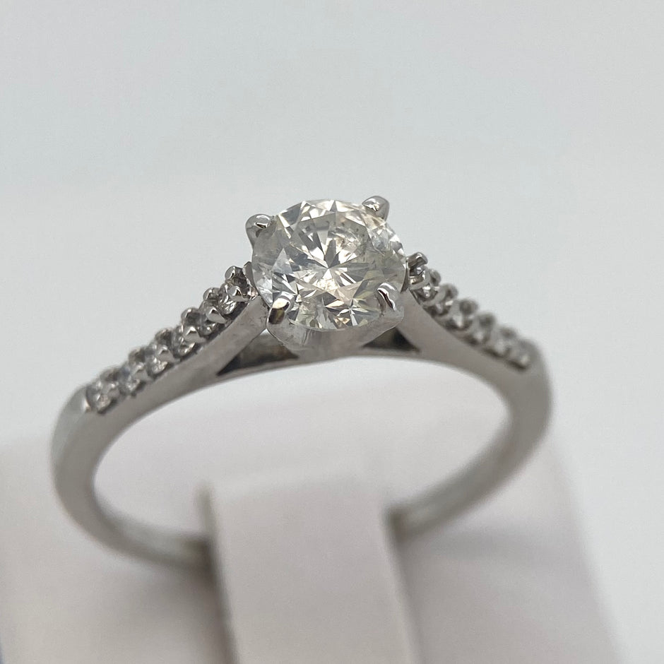 Anillo de compromiso en oro