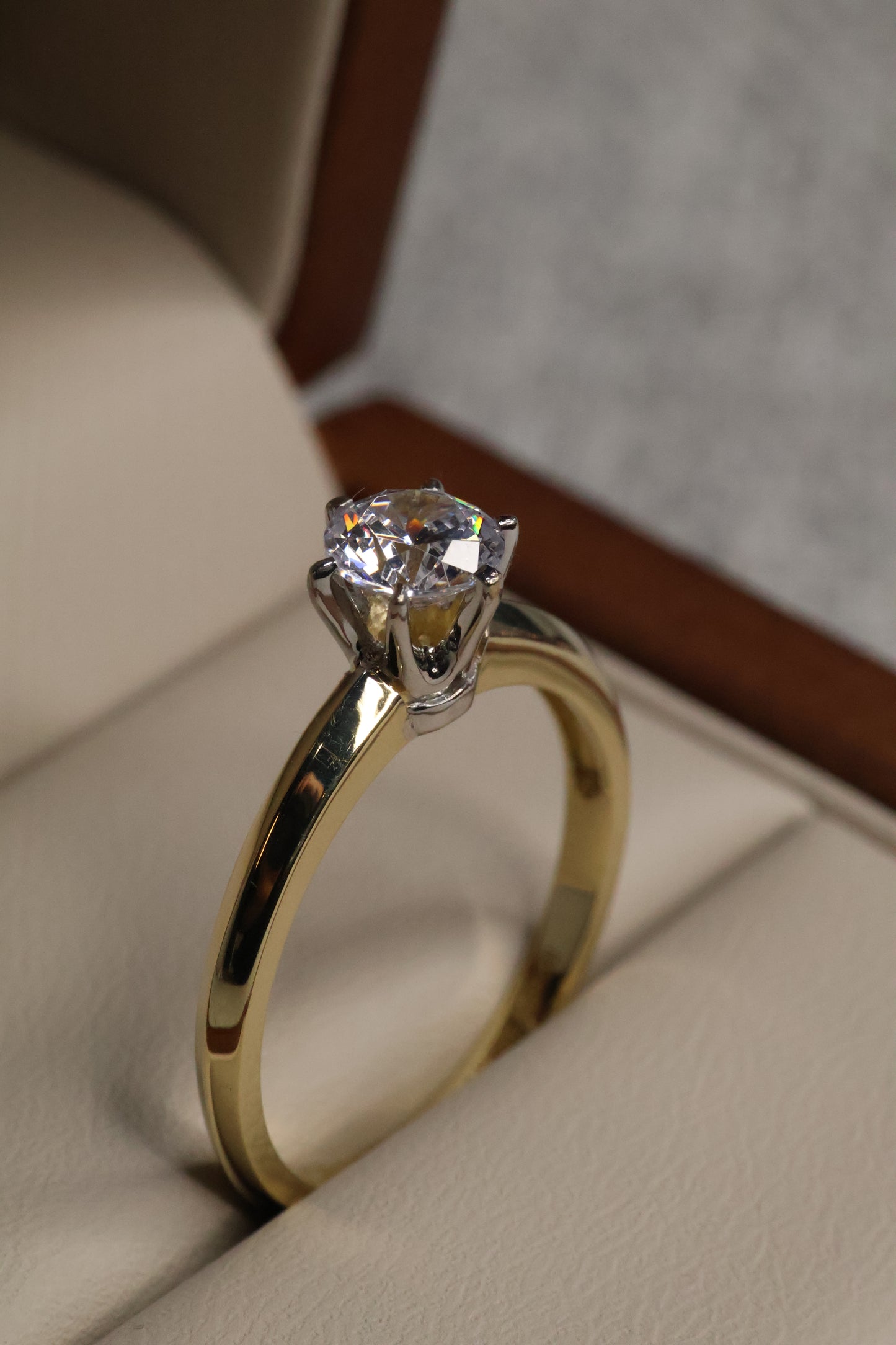 Anillo en Oro Amarillo 14k en Circonia Mod.16085