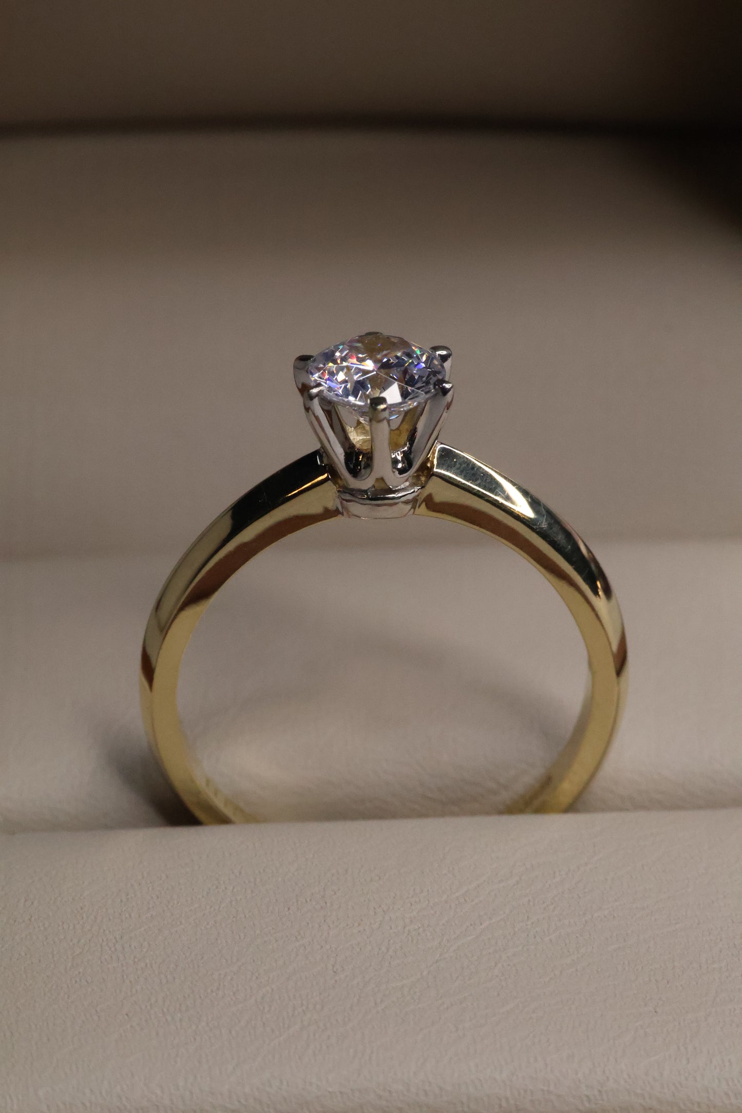 Anillo en Oro Amarillo 14k en Circonia Mod.16085