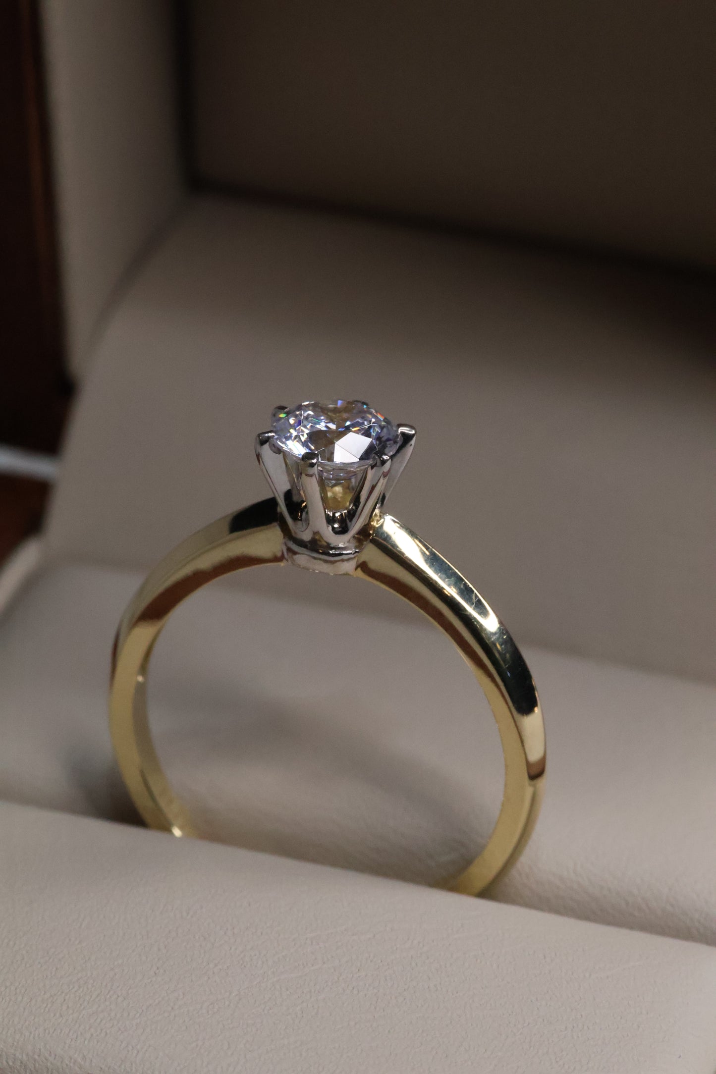 Anillo en Oro Amarillo 14k en Circonia Mod.16085