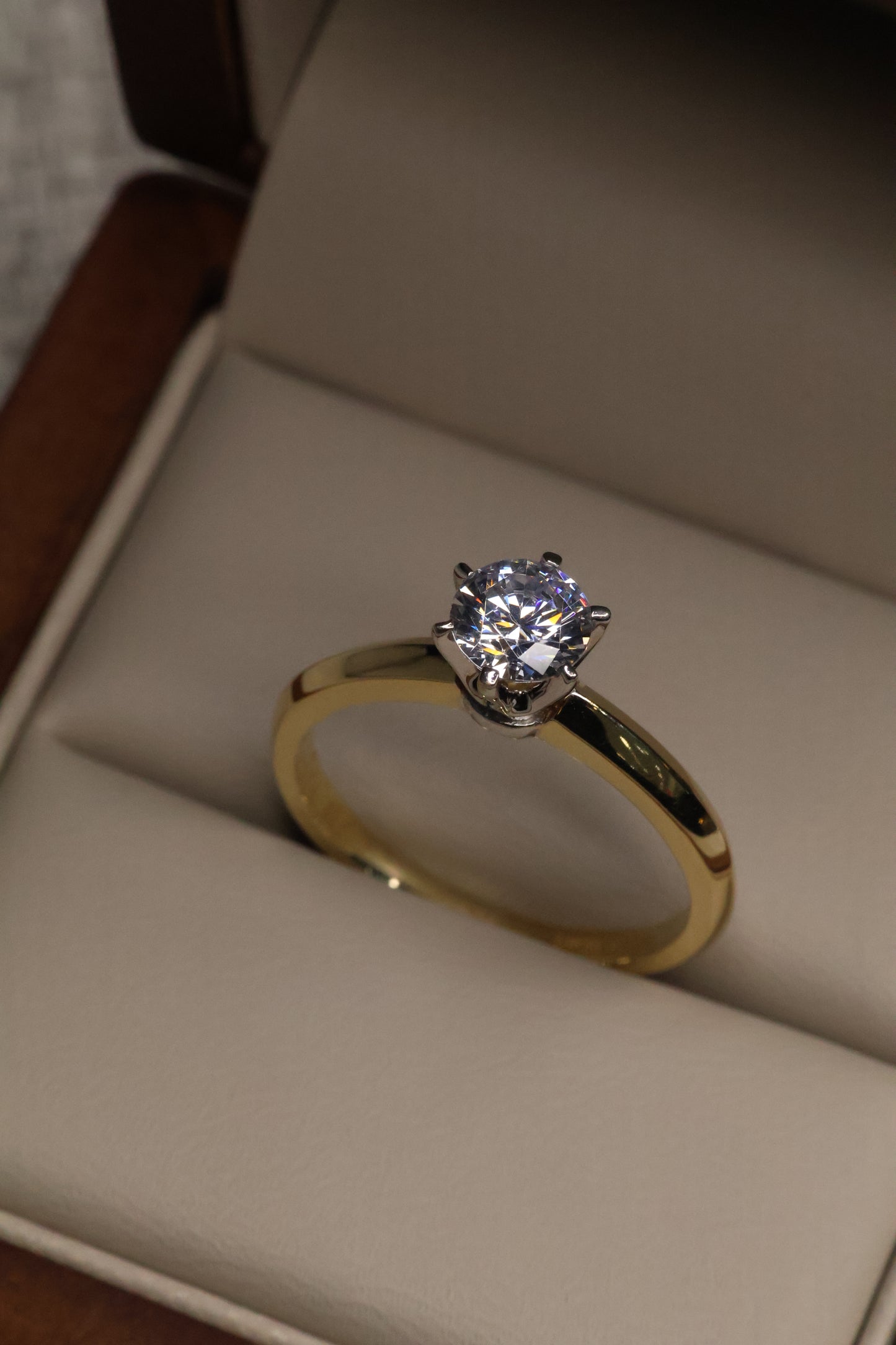 Anillo en Oro Amarillo 14k en Circonia Mod.16085