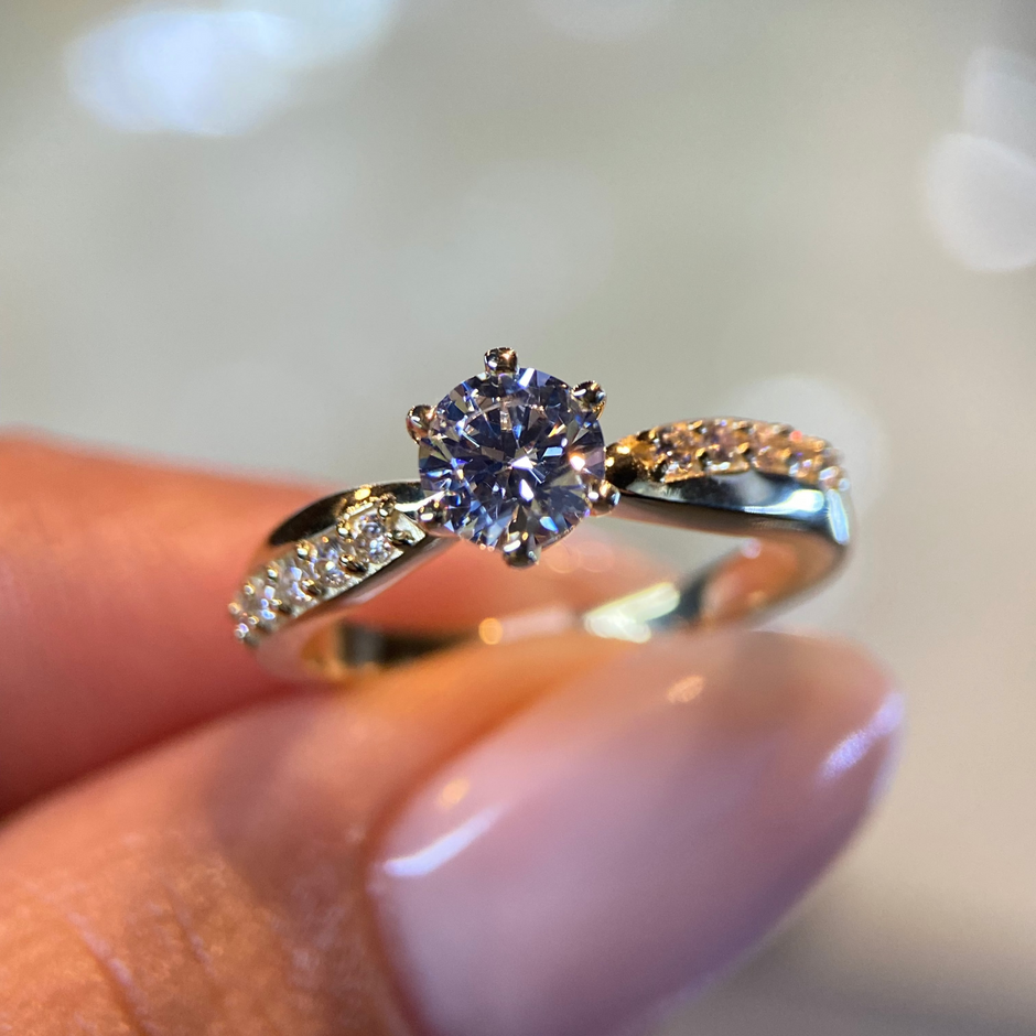 Anillo de compromiso en oro