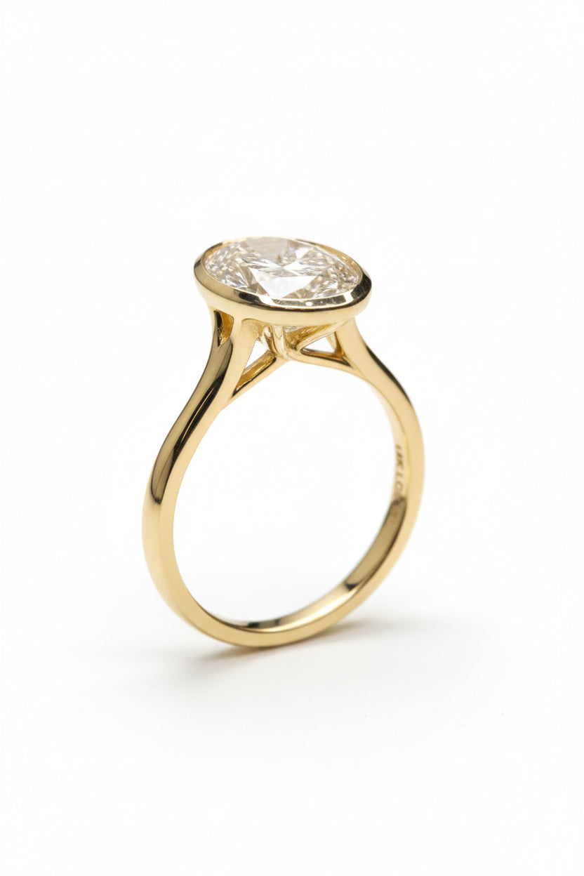 Anillo Anya en oro corte oval 3.00 ct