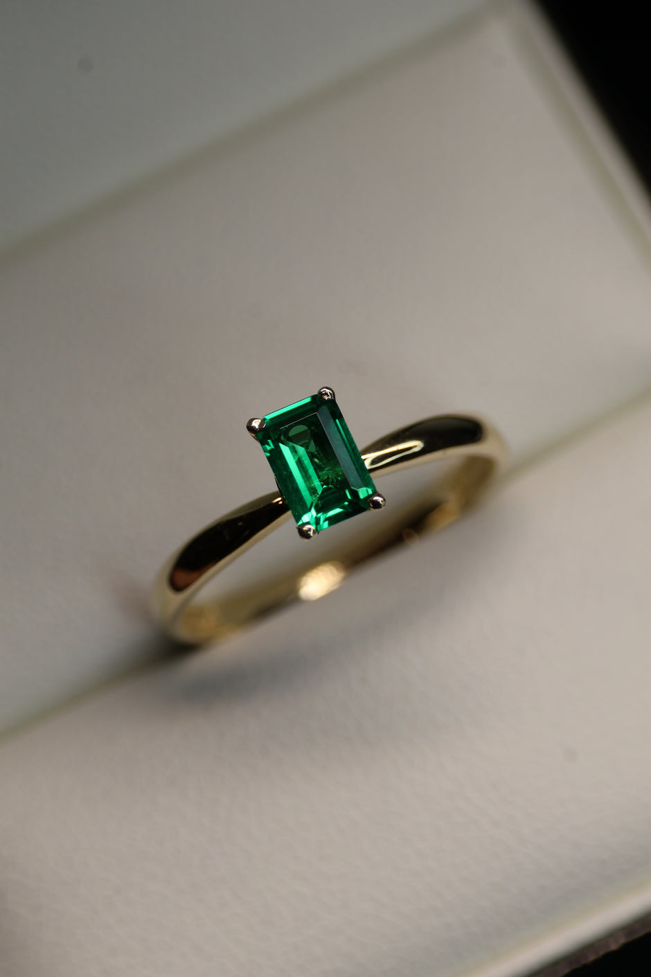 Anillo Vera en Oro .80 ct