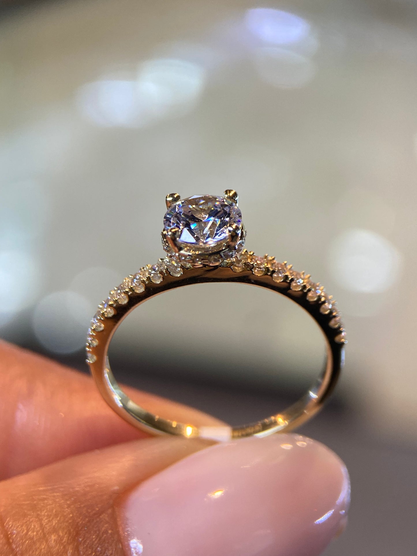 Anillo de compromiso en oro