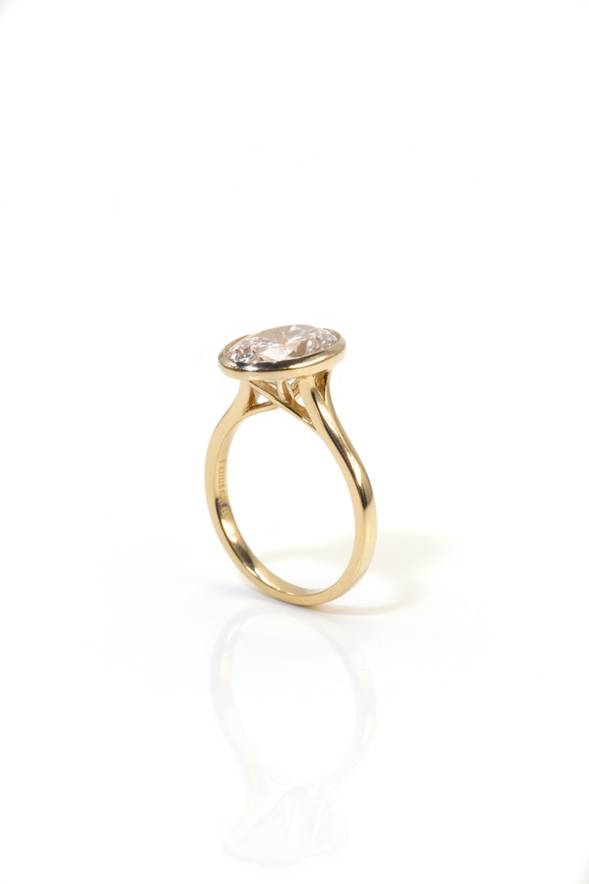 Anillo Anya en oro corte oval 3.00 ct