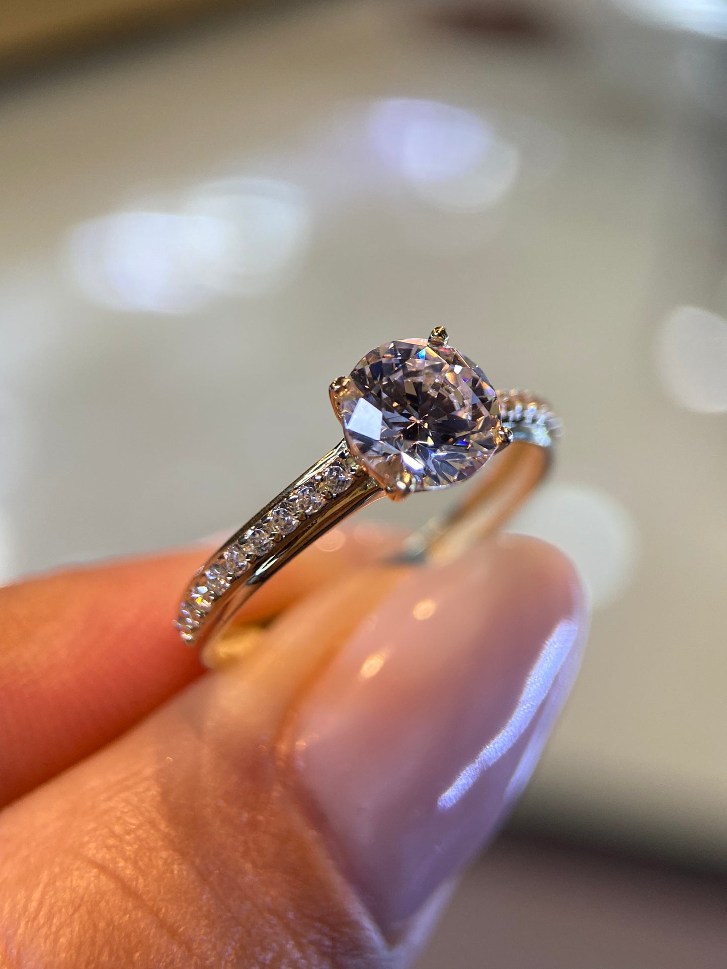 Anillo de compromiso en oro