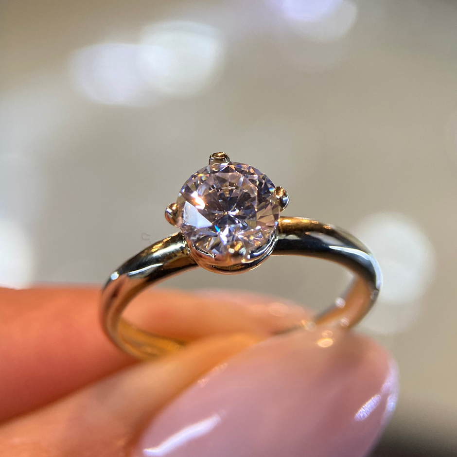 Anillo de compromiso en oro