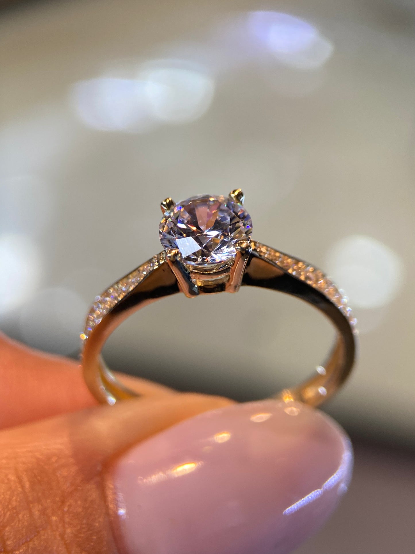 Anillo de compromiso en oro