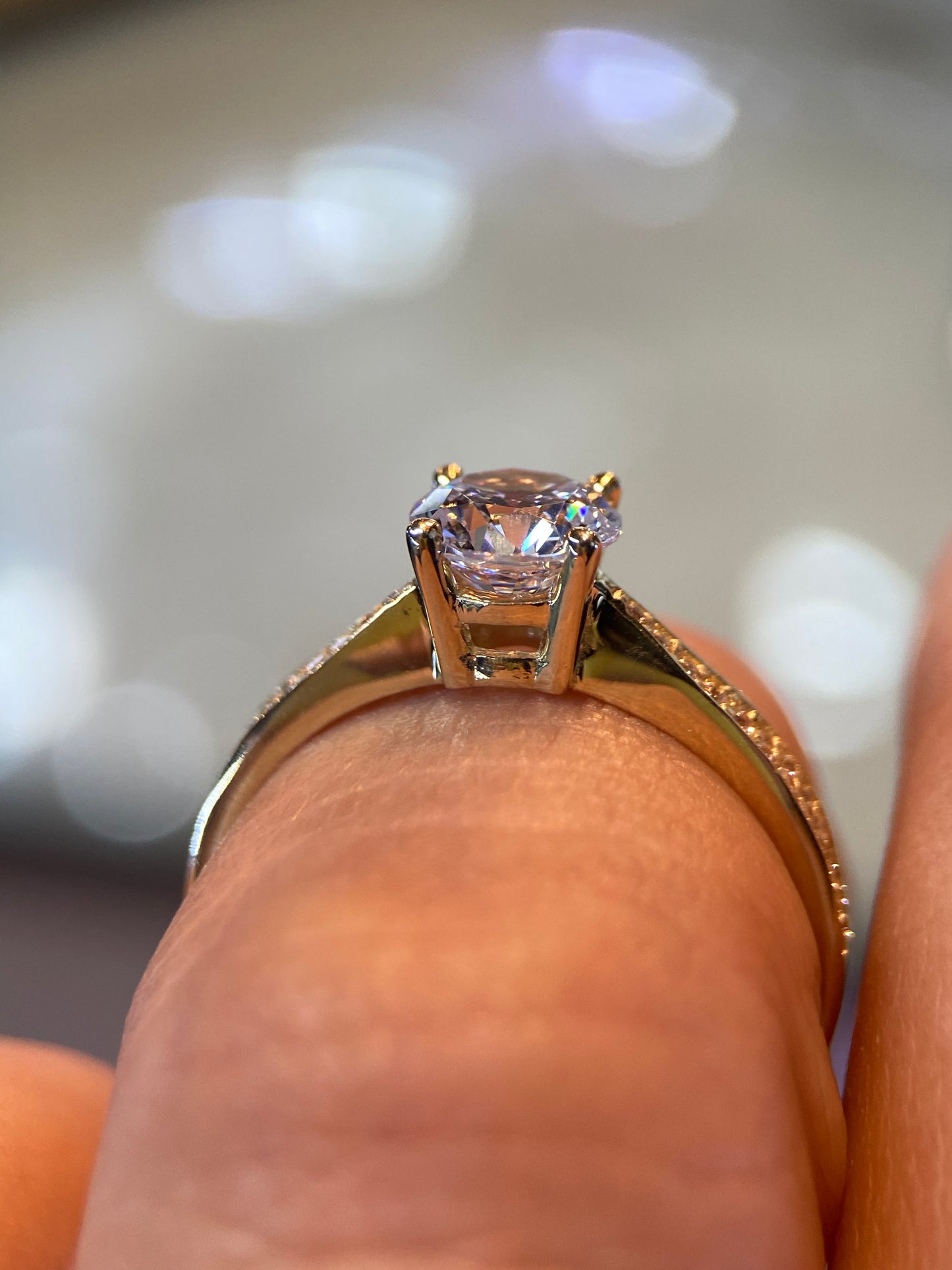 Anillo de compromiso en oro