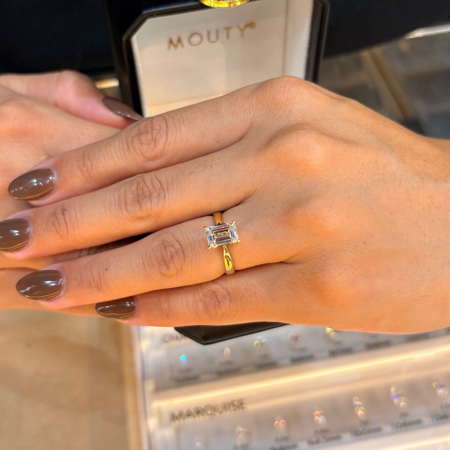Anillo Emily en oro con diamante de laboratorio corte esmeralda 2.00 ct