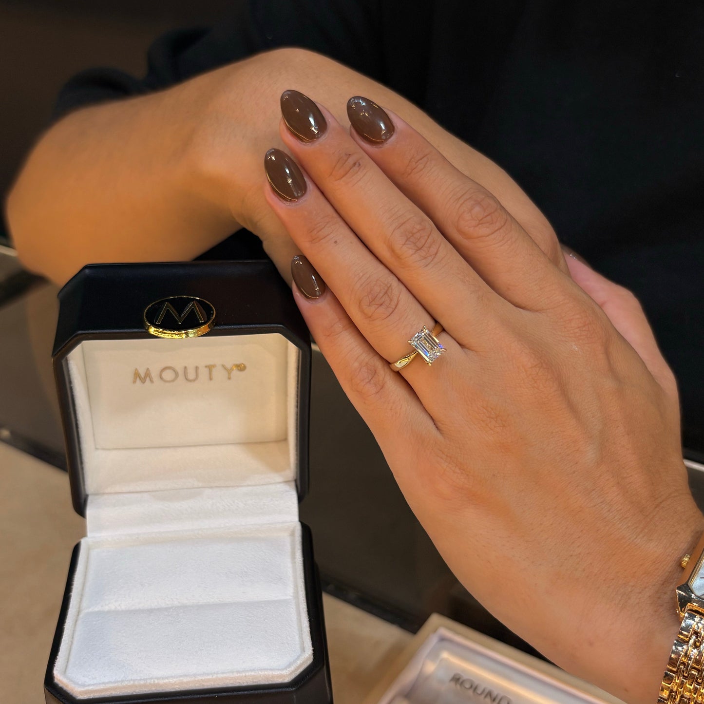Anillo Emily en oro con diamante de laboratorio corte esmeralda 2.00 ct