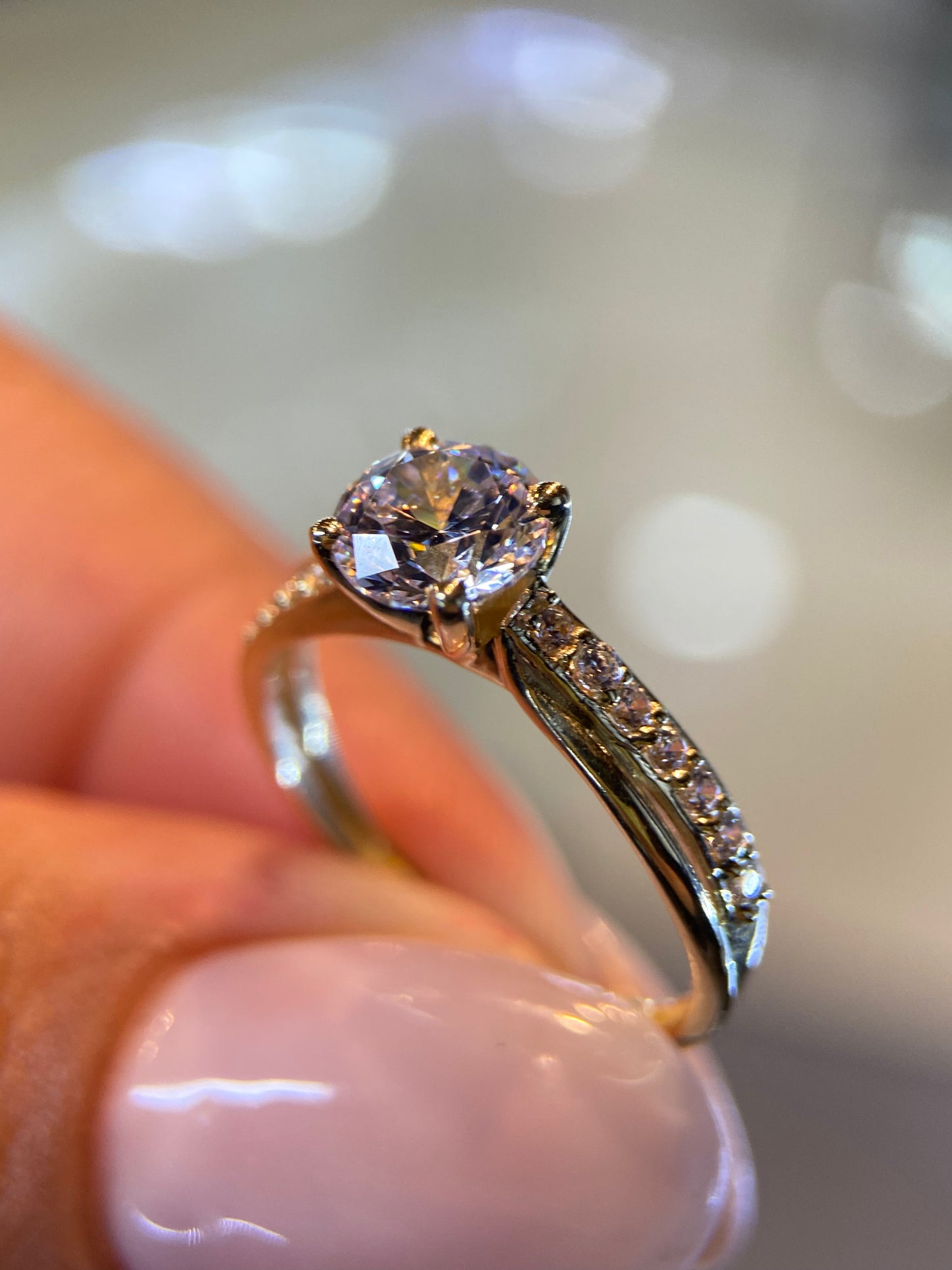 Anillo de compromiso en oro