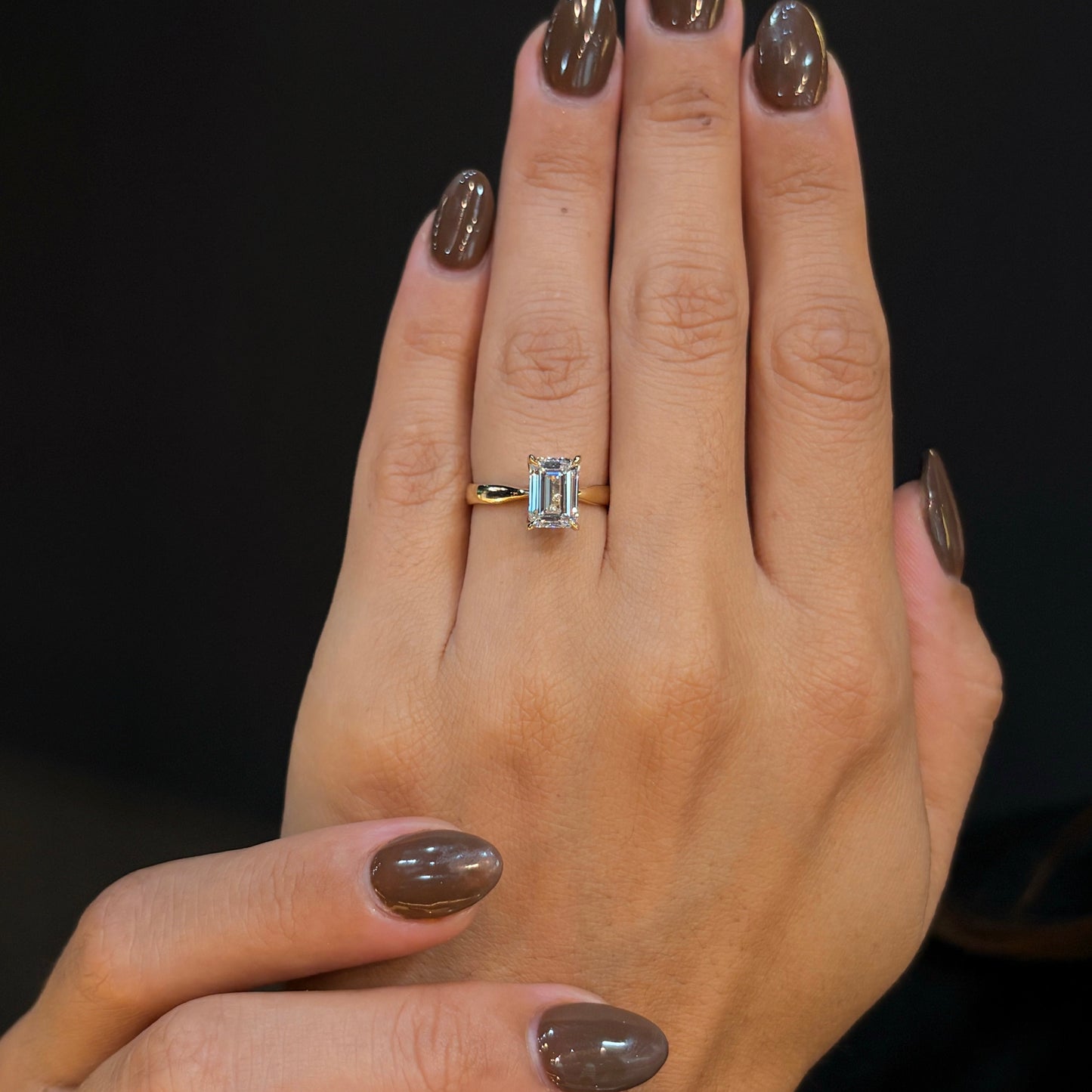 Anillo Emily en oro con diamante de laboratorio corte esmeralda 2.00 ct