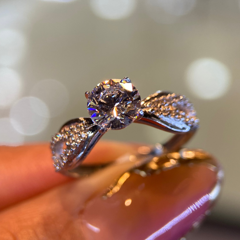 Anillo de compromiso en oro