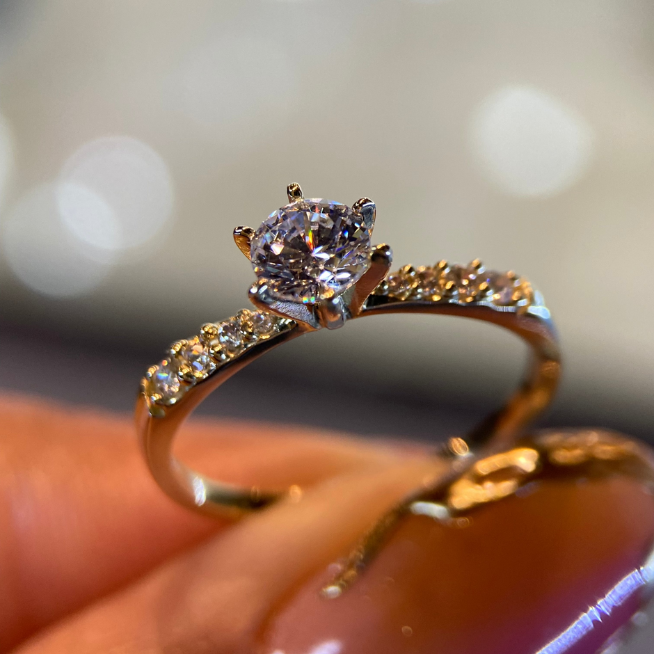 Anillo de compromiso en oro
