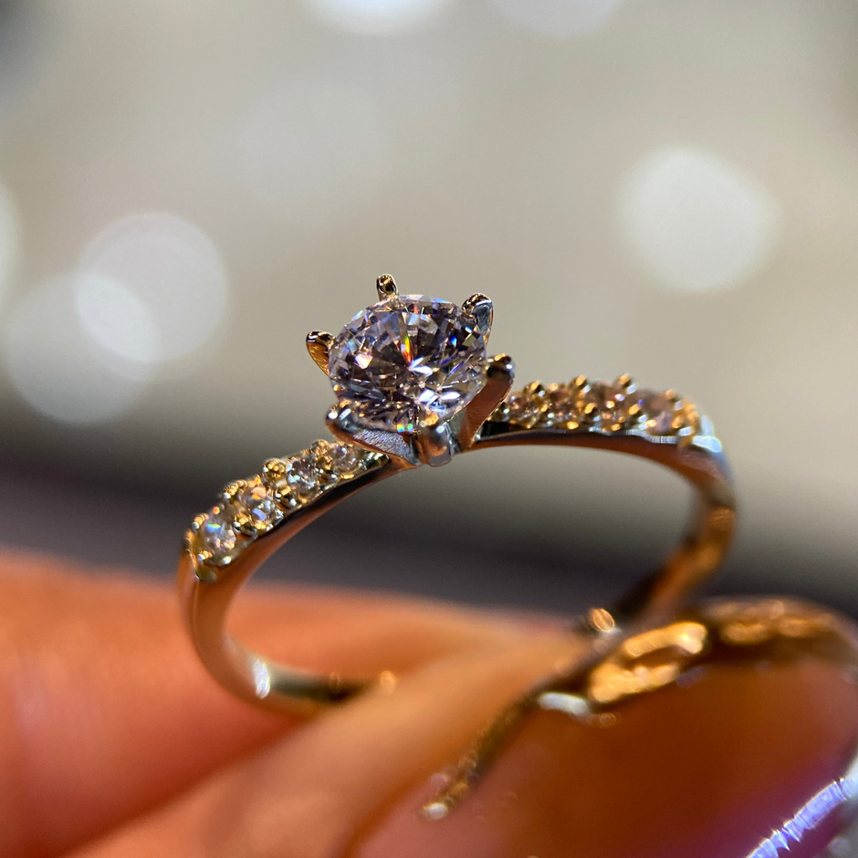 Anillo de compromiso en oro