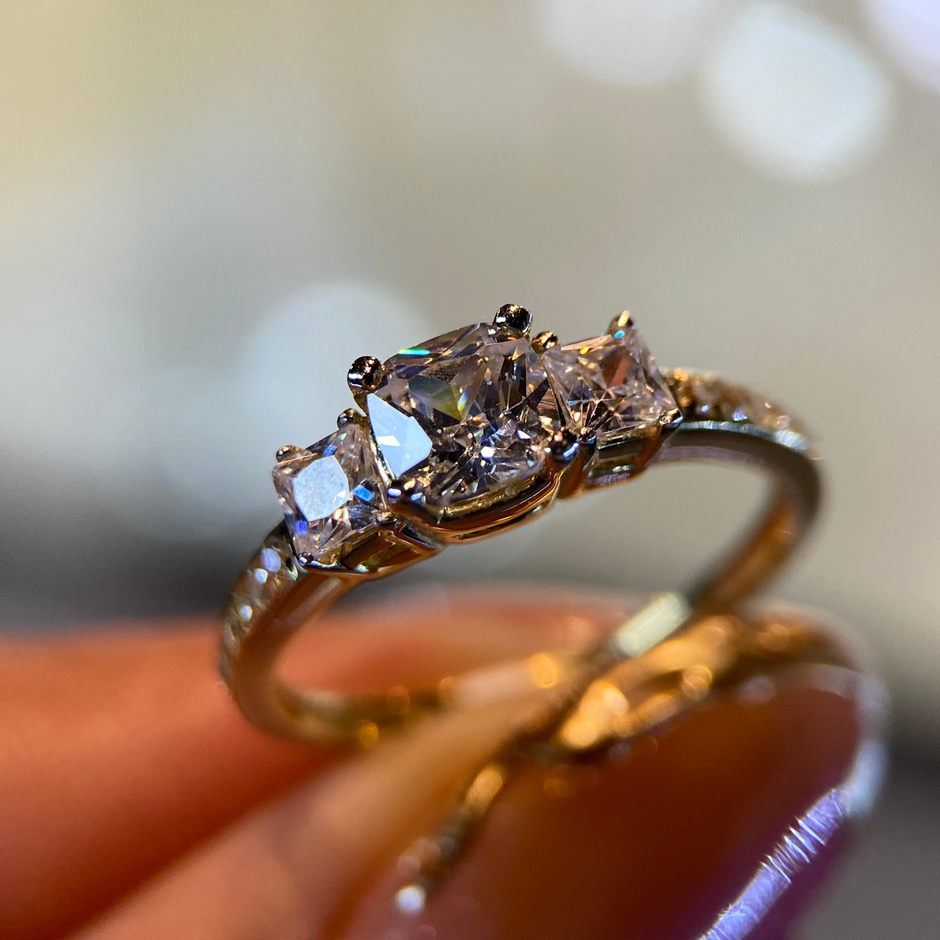 Anillo de compromiso en oro