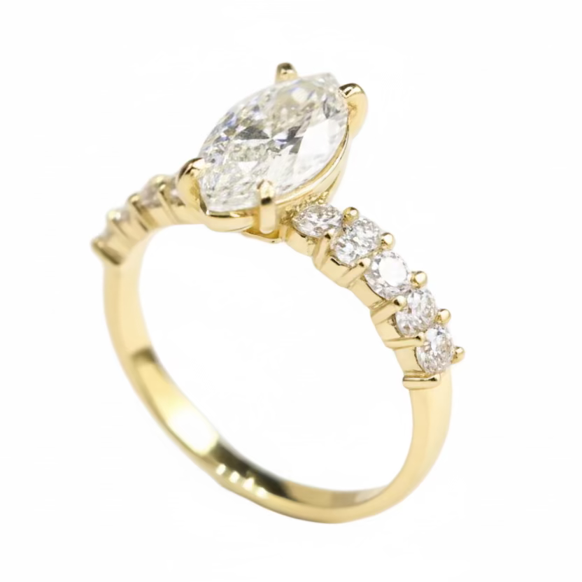 Anillo Danna en oro corte marquise