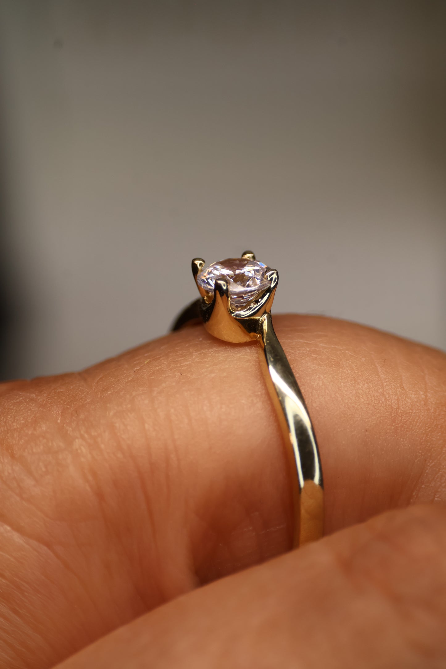 Anillo en Oro Amarillo 10k con Circonia Mod.15929