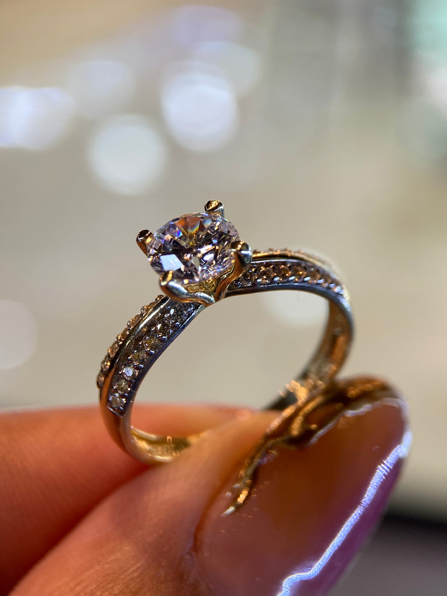 Anillo de compromiso en oro