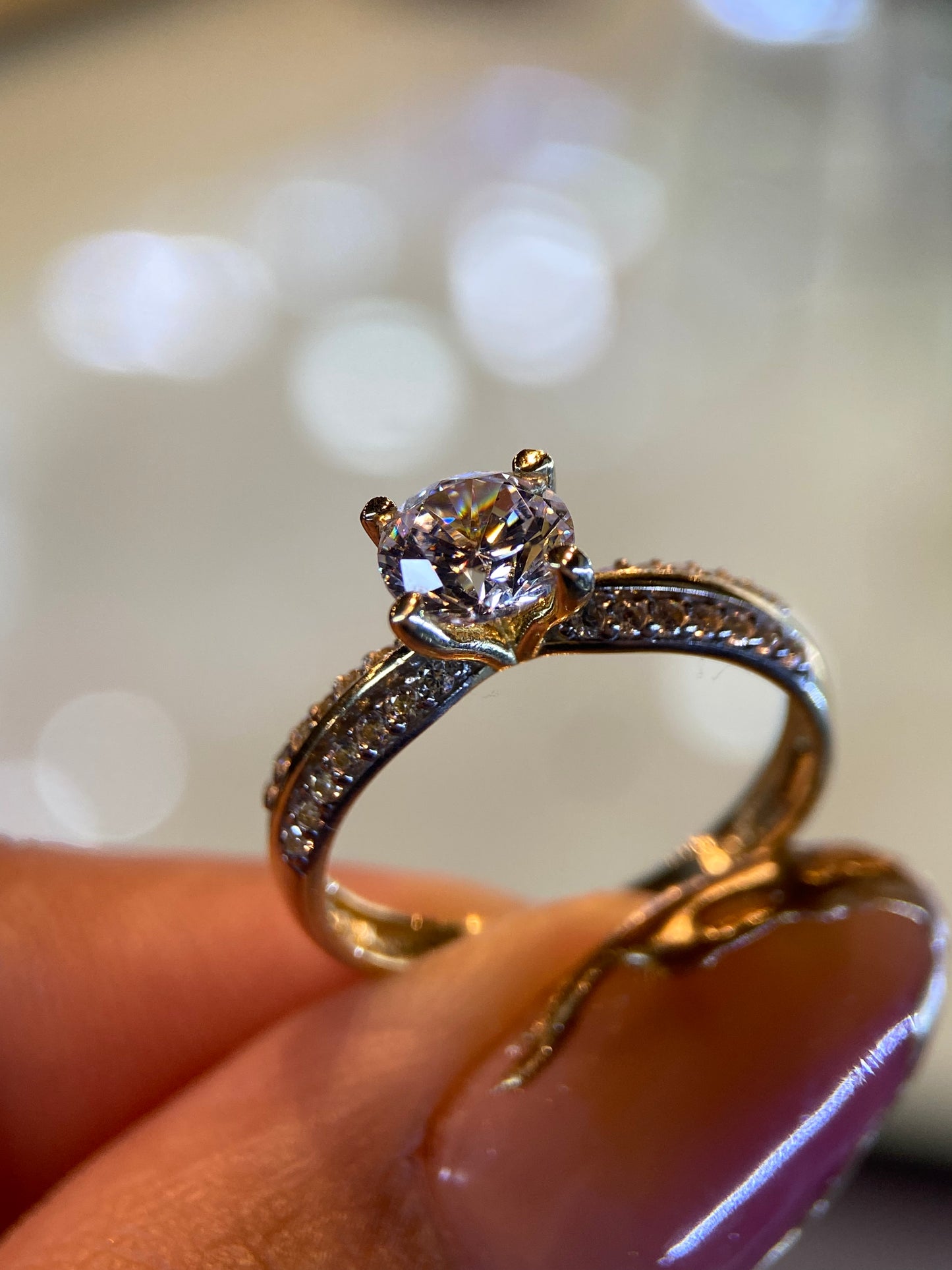 Anillo de compromiso en oro