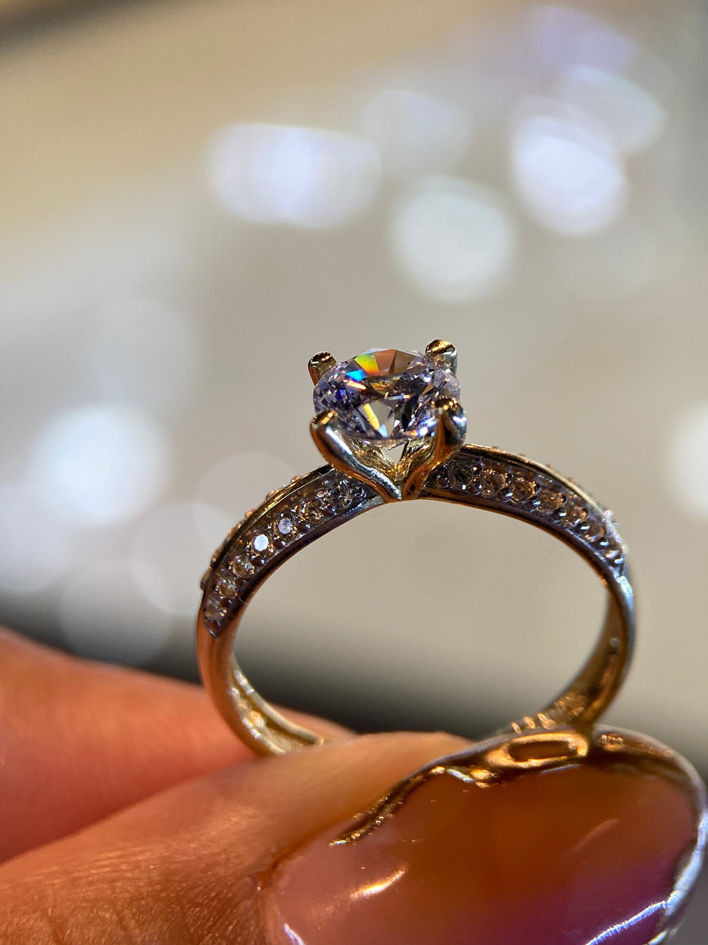Anillo de compromiso en oro
