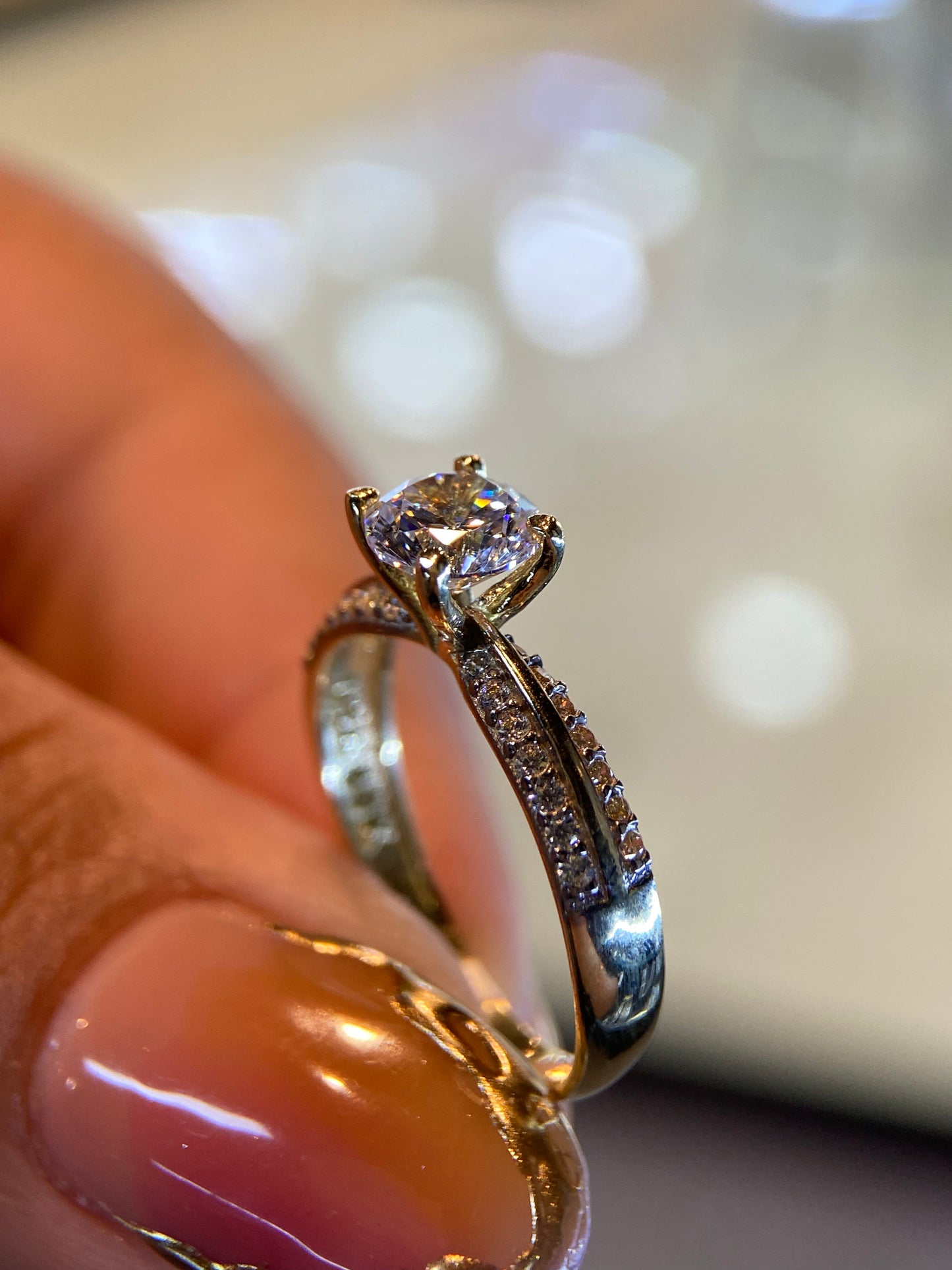 Anillo de compromiso en oro