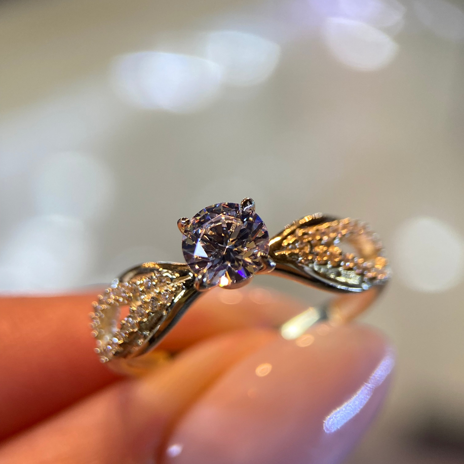 Anillo de compromiso en oro