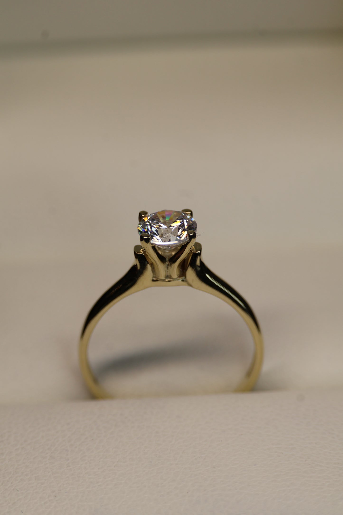 Anillo en Oro Amarillo 10k con Circonia Mod. 15927