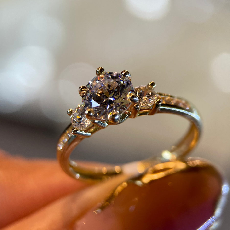 Anillo de compromiso en oro