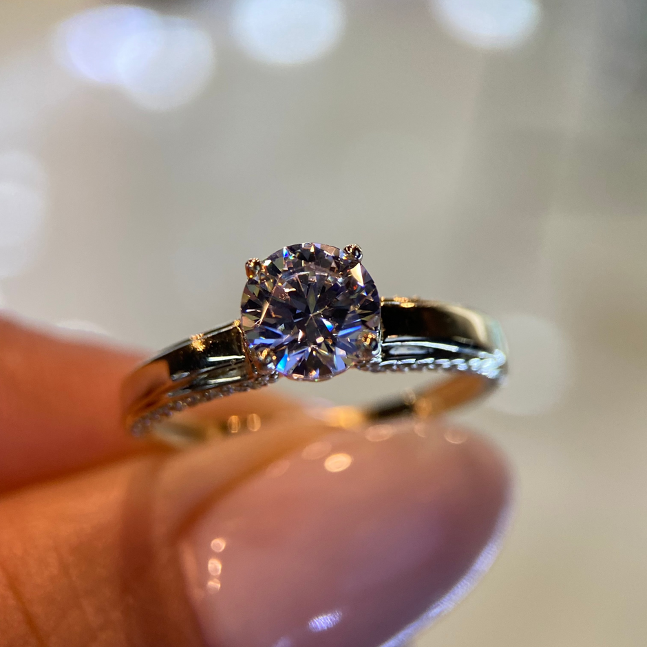 Anillo de compromiso en oro