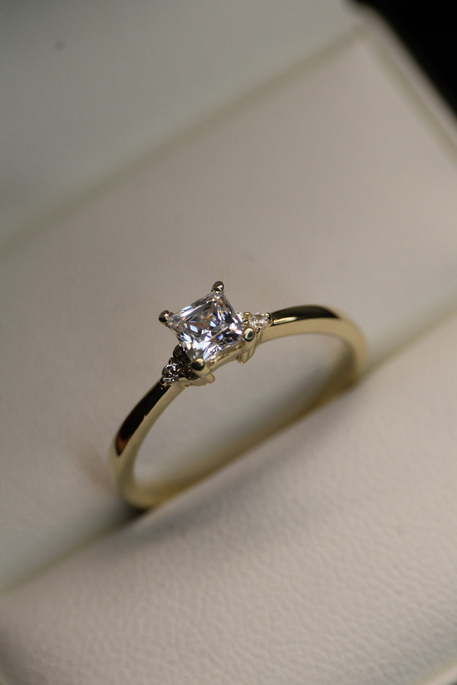 Anillo de compromiso en oro