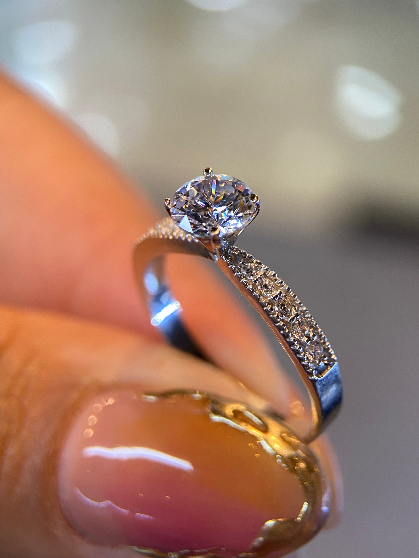 Anillo de compromiso en oro