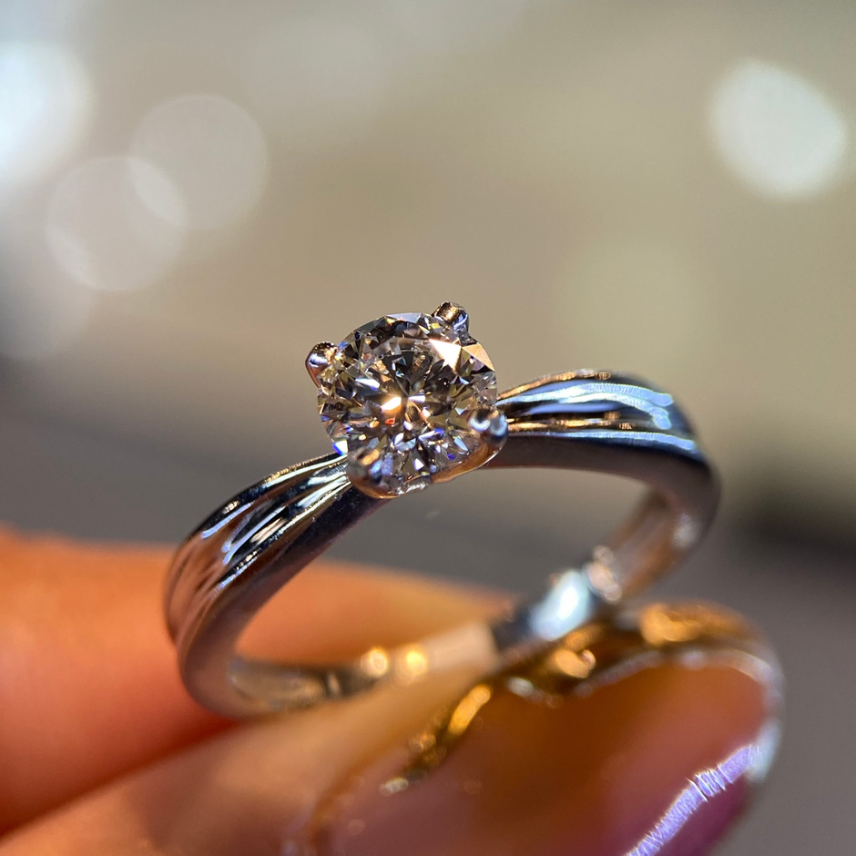 Anillo de compromiso en oro