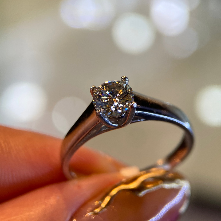Anillo de compromiso en oro