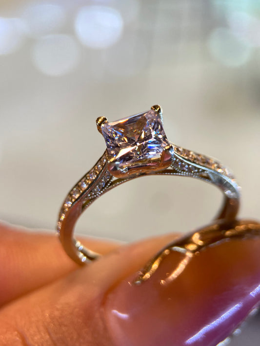 Anillo Oro Amarillo 14K con circonias Cod: 14652 MAN050